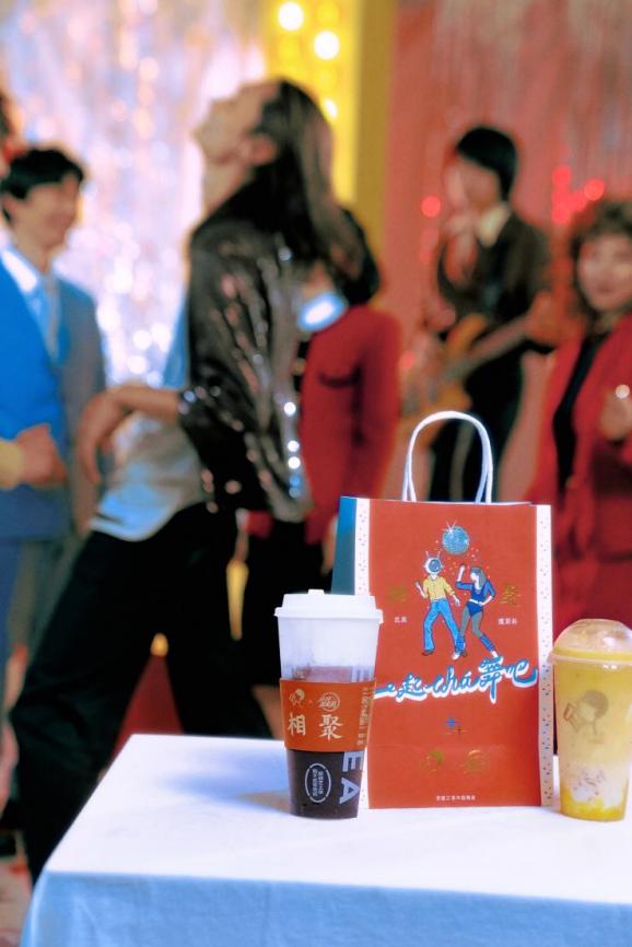 以相聚为主题，喜茶国潮设计献礼祖国华诞