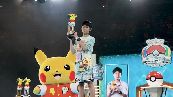 2025宝可梦世界锦标赛VG.RyanL少年组冠军颁奖现场