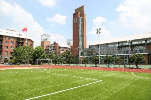 图片（由左至右）：包玉刚实验学校上海武定小学校区、虹桥初中校区、松江高中校区